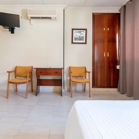 Hotell Canada 3*