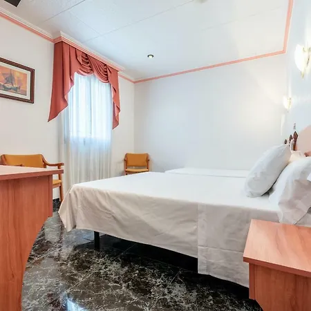 Hotell Canada 3*